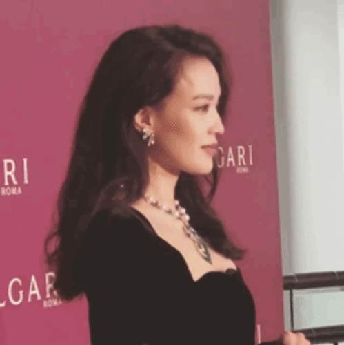 千年的狐狸对上万年的妖精,鞠婧祎舒淇相似造型,谁更胜一筹