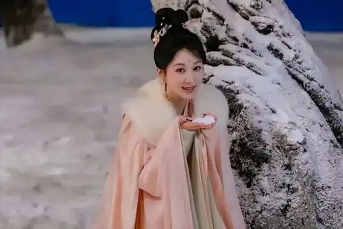 杨紫半年爆三部剧,她的演技到底如何为什么旺男演员,演什么都火
