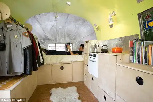 美式蜗居由集装箱构成的村庄
