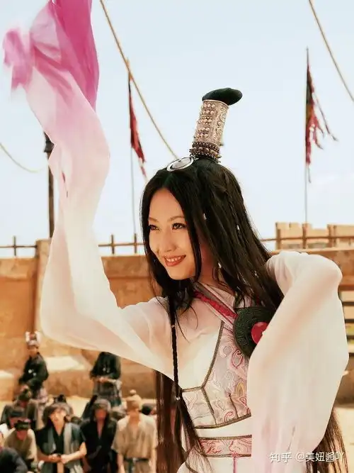 神话二美合体,为何一个抗老脸一个肿胀感
