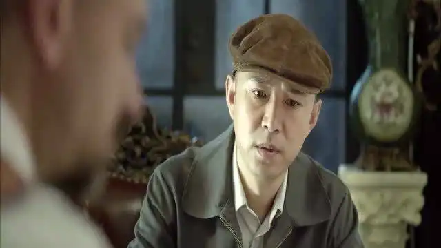 剃刀边缘许从良被特务发配,乐得清闲就地撸串
