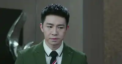 本是当红小鲜肉,毁容后出演坏人被狠骂,现在终于凭演技拿到奖杯
