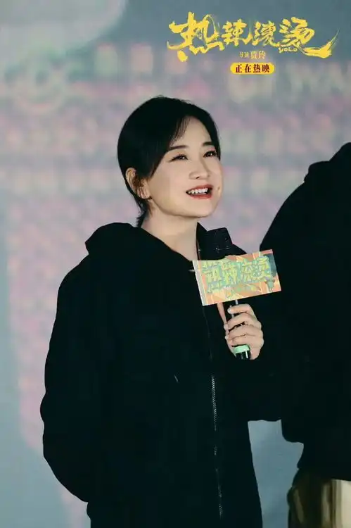 扒叔大爆料鹿晗保住了贾玲真急了许家印和前妻的离婚瓜王菲谢霆锋黏糊
