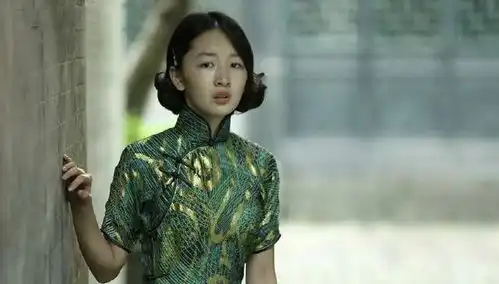 关晓彤婚纱造型绝美,明星们的极致美旗袍,娱乐圈服装造型大盘点
