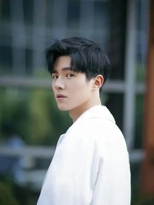 刘昊然五个字回应交了几个女朋友,暴露了情商