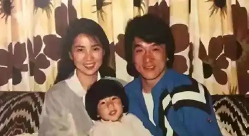 被藏20年才公开身份,22亿财产全交她掌管,林凤娇的故事太精彩
