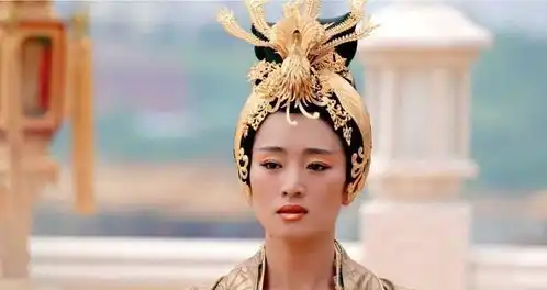 她做了张艺谋8年的女友,男方却娶小31岁娇妻,今谈起他还会流泪
