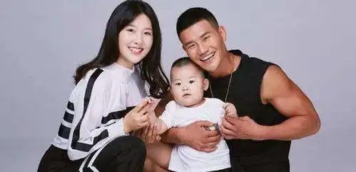 有一种转基因叫嘎子儿子,还以为很丑,结果帅气到掉渣
