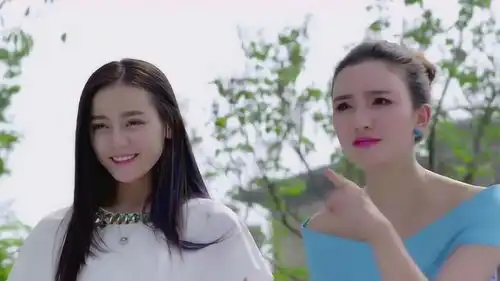 麻辣变形计小屁孩调皮捉弄小迪,小迪颜值高,小屁孩很快转粉
