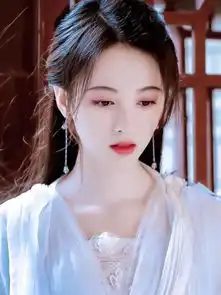 鞠婧祎一大早进组拍戏,看到无美颜滤镜下的她,网友我酸了