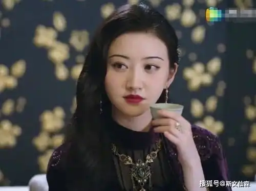 32岁景甜双眼皮埋线拆了,司藤上线惊艳到观众,这颜值爱了