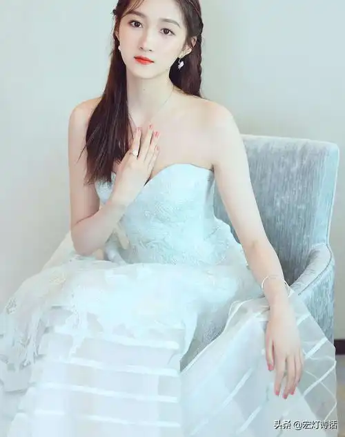 关晓彤关关雎鸠,在河之洲,窈窕淑女,君子好逑
