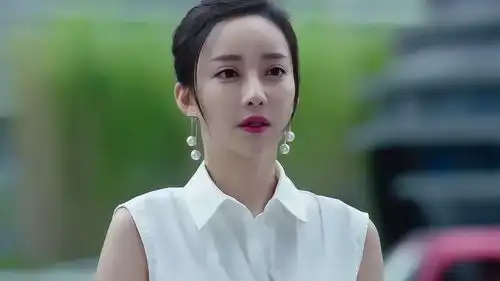 倾城时光美女飙车的技术真高,又一个御姐范的小姐姐出现
