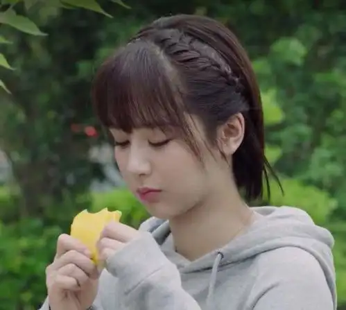 天热就别披头散发了,学亲爱的,热爱的佟年编发,清凉又元气