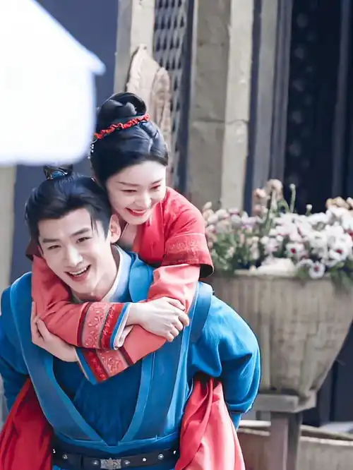 刘大锤曝白敬亭宋轶还在热恋,感情稳定是好事,他俩挺般配