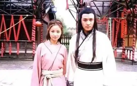 乌龙闯情关时隔21年,主角全部过气,跑龙套的她却成一线大咖