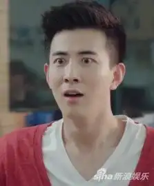 娄艺潇男友机场甜蜜对视娄艺潇剧中的他们性格相反
