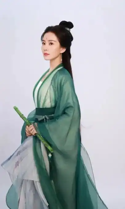 刘诗诗香奈儿待遇惨输周迅王一博粉丝气炸开谯工作室
