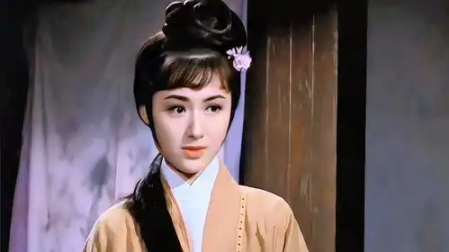 陈红18岁刘亦菲18岁潘迎紫18岁杨幂18岁蔡少芬18岁谁更美
