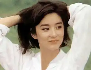 17岁时女星们,各有千秋,唯独看到她,朱茵都得靠边