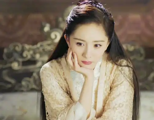 又一女星追星成功,王艺瑾晒和杨幂同框照,新一代闺蜜诞生了