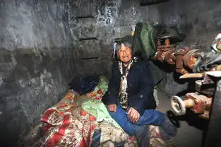 6旬老太蜗居井下20年真相让人愤怒
