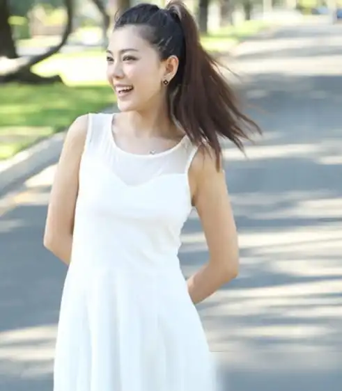 爱情公寓最漂亮女演员,却一直不火,意外坐在郭德纲身边成功走红
