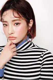 演古装的脸究竟有多小斗破苍穹林允的瘦脸秘密全靠它