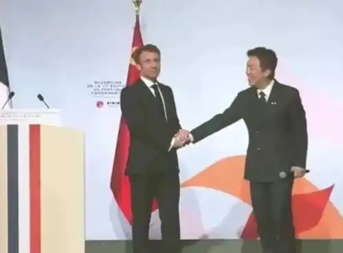 黄渤法语发音不准,逗得全场大笑,一夜之间让法国总统崇拜了
