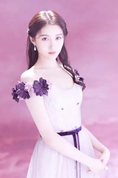 晓彤姐姐壁纸,头像甜筒必收藏
