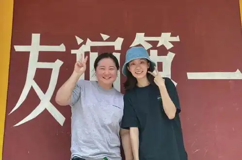 热辣滚烫剧照流出41岁贾玲暴减100斤,五官缩水认不出