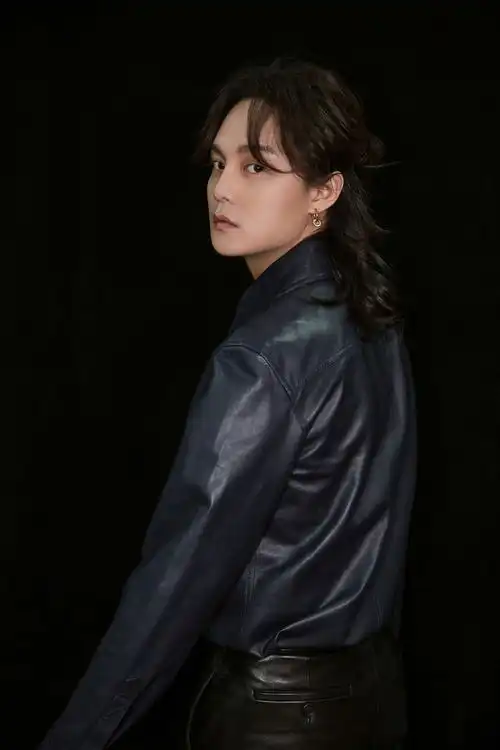 尹正飞驰人生请吃宵夜获韩寒题字叹人生如梦