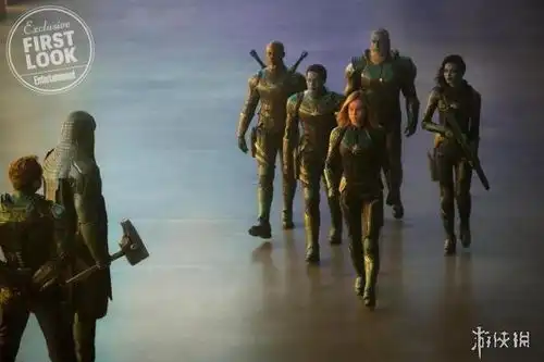 惊奇队长海量剧照曝光队长红黄蓝战衣非常酷炫
