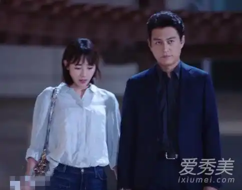 白百合的同一个肩包是什么牌子的
