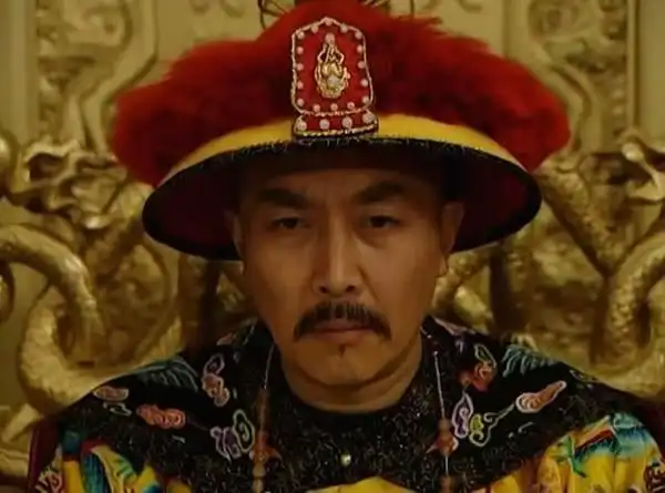 乾隆皇帝25岁能够登上皇位,全靠这一人12岁时就已内定
