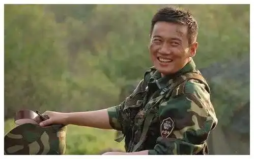 他跑龙套15年因我是特种兵走红,李幼斌都对其称赞有加