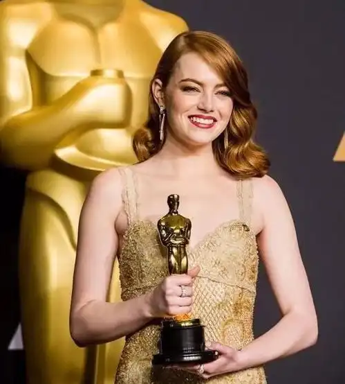 2018奥斯卡颁奖典礼和庆祝派对与好莱坞大咖们举杯畅饮
