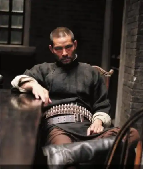 他做刘德华替身十年,花钱出专辑亏百万,后与华仔前女友结婚