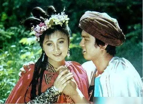 80年代第一美女,因长相漂亮遭人算计,被丈夫用632封情书追到手
