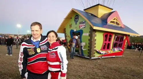 现实版飞屋环游记美国程序员用370颗氢气球开启高空之旅