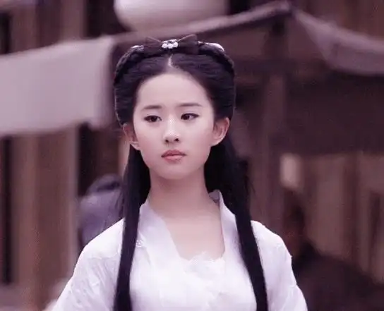 小龙女最初定妆照曝光,头上披块白纱毫无仙气,这是cos白素贞
