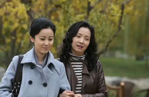 婚后从没见过家婆上厕所,俺感觉怪,偶然打开电视柜,怒提离婚