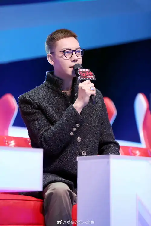 陈伟霆下一站传奇全新剧照公开眼镜饱斯文帅气电力十足