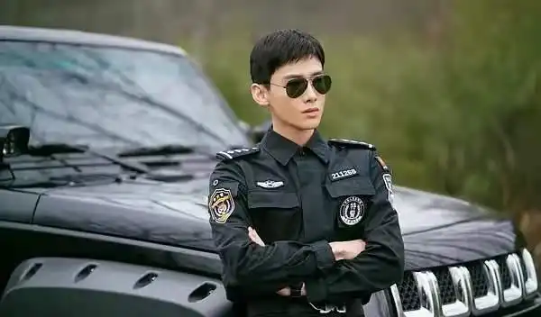 白敬亭也被韩国人偷了抄袭剧照还篡改警服,奖杯汉服样样不放过