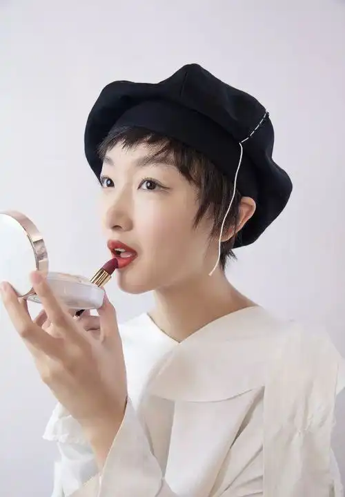 时髦办周冬雨一周换四顶贝雷帽的潮流我得跟啊