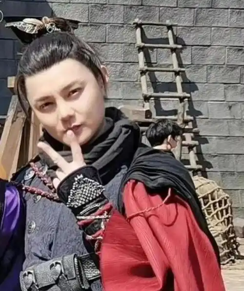 31岁黄景瑜演高中生,37岁张翰演大学生,明星扮嫩何时停