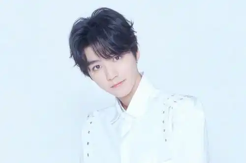 tfboys曝春晚节目大调整,易烊千玺已回剧组,王俊凯重组小队
