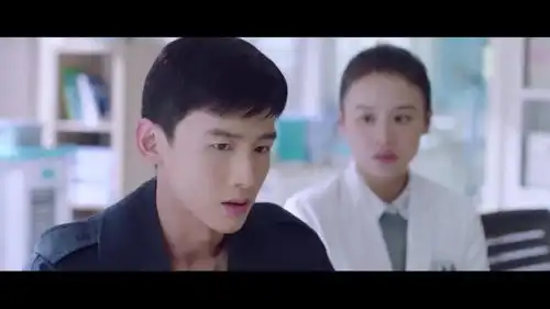 城池营垒邢克垒同意手术,还打算转去后勤,真让人心疼
