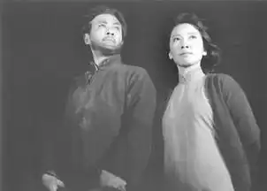 因家庭贫困辍学,多次合作浦克,娶小10岁妻子,儿子是著名导演