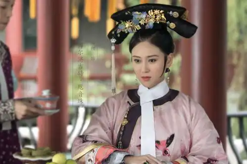 她与如懿争后位,宠爱不输香妃,无儿无女,却有皇后之子为其穿孝